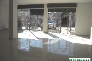 Loja com 224m², no bairro Charqueadas em Caxias do Sul para Alugar ou Comprar