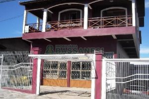 Casa com 361m², 3 dormitórios, 2 vagas, no bairro Fatima em Caxias do Sul para Comprar