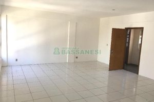 Sala com 43m², no bairro Centro em Caxias do Sul para Alugar