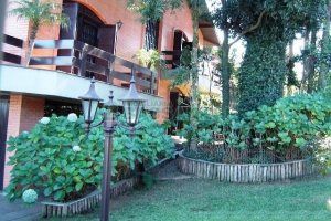 Casa com 600m², 5 dormitórios, 4 vagas, no bairro Saint Etienne em Caxias do Sul para Comprar