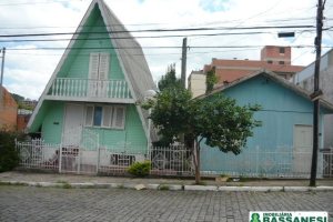 Casa, 3 dormitórios, 1 vaga, no bairro Pio X em Caxias do Sul para Comprar