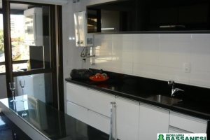 Apartamento com 123m², 3 dormitórios, 2 vagas, no bairro Centro em Caxias do Sul para Comprar