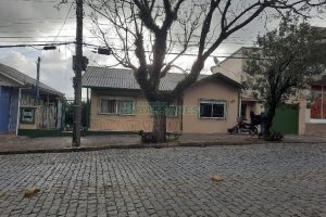 Casa Comercial com 120m², 5 dormitórios, 2 vagas, no bairro Madureira em Caxias do Sul para Comprar