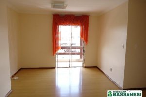 Apartamento com 54m², 3 dormitórios, 1 vaga, no bairro Sagrada Família em Caxias do Sul para Alugar