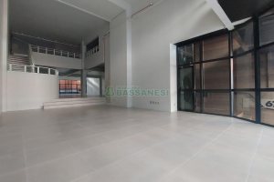 Loja com 451m², 2 vagas, no bairro Centro em Caxias do Sul para Alugar
