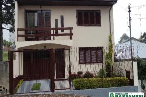 Casa Mobiliada com 250m², 3 dormitórios, 2 vagas, no bairro Medianeira em Caxias do Sul para Alugar