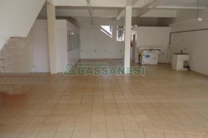 Loja com 126m², no bairro Vinhedos em Caxias do Sul para Alugar