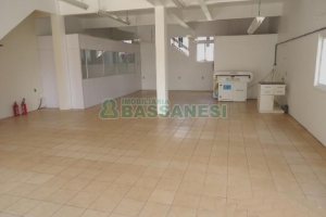 Loja com 126m², no bairro Vinhedos em Caxias do Sul para Alugar