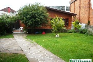 Casa com 150m², 3 dormitórios, 1 vaga, no bairro Pio X em Caxias do Sul para Comprar