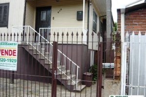 Casa com 150m², 3 dormitórios, 1 vaga, no bairro Pio X em Caxias do Sul para Comprar