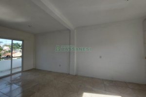 Sobrado com 84m², 2 dormitórios, 1 vaga, no bairro Charqueadas em Caxias do Sul para Comprar