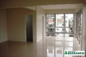 Sala com 68m², 1 vaga, no bairro Centro em Caxias do Sul para Alugar ou Comprar