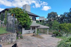 Casa Comercial com 270m², 5 dormitórios, no bairro Cinqüentenário em Caxias do Sul para Alugar