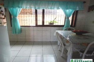 Casa com 250m², 3 dormitórios, 4 vagas, no bairro Vila Verde em Caxias do Sul para Comprar