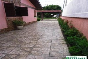 Casa com 250m², 3 dormitórios, 4 vagas, no bairro Vila Verde em Caxias do Sul para Comprar