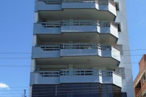 Apartamento com 102m², 3 dormitórios, 1 vaga, no bairro Centro em Caxias do Sul para Comprar