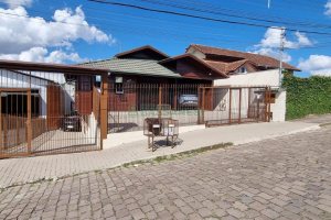 Casa com 193m², 4 dormitórios, 3 vagas, no bairro Desvio Rizzo em Caxias do Sul para Comprar