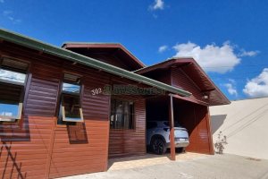 Casa com 193m², 4 dormitórios, 3 vagas, no bairro Desvio Rizzo em Caxias do Sul para Comprar