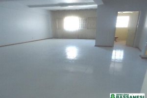 Sala com 40m², no bairro Centro em Caxias do Sul para Comprar