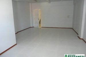 Sala com 40m², no bairro Centro em Caxias do Sul para Comprar