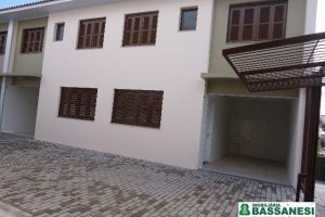 Sobrado, 2 dormitórios, 1 vaga, no bairro Kayser em Caxias do Sul para Alugar