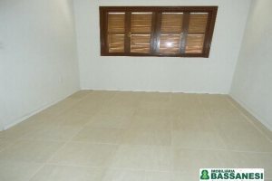 Sobrado, 2 dormitórios, 1 vaga, no bairro Kayser em Caxias do Sul para Alugar