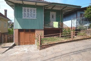 Casa com 200m², 3 dormitórios, 1 vaga, no bairro Rio Branco em Caxias do Sul para Comprar