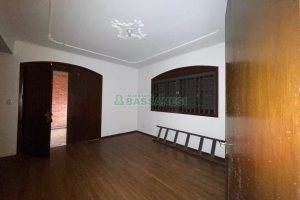 Casa com 386m², 3 dormitórios, 2 vagas, no bairro Cinqüentenário em Caxias do Sul para Comprar
