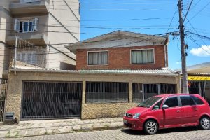 Casa com 200m², 5 dormitórios, 1 vaga, no bairro Pio X em Caxias do Sul para Comprar