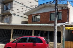 Casa com 200m², 5 dormitórios, 1 vaga, no bairro Pio X em Caxias do Sul para Comprar