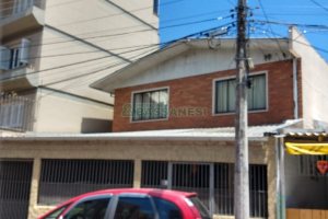 Casa com 200m², 5 dormitórios, 1 vaga, no bairro Pio X em Caxias do Sul para Comprar
