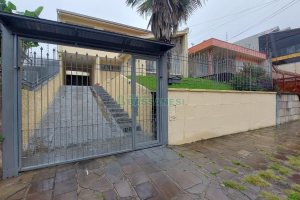 Casa Comercial com 270m², 3 dormitórios, 3 vagas, no bairro Centro em Caxias do Sul para Alugar