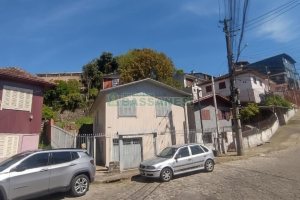 Casa com 95m², 3 dormitórios, 1 vaga, no bairro Rio Branco em Caxias do Sul para Comprar