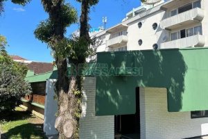 Casa com 300m², 4 dormitórios, 4 vagas, no bairro Centro em Caxias do Sul para Comprar