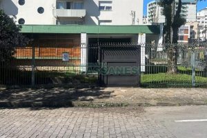 Casa com 300m², 4 dormitórios, 4 vagas, no bairro Centro em Caxias do Sul para Comprar