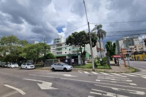 Casa com 300m², 4 dormitórios, 4 vagas, no bairro Centro em Caxias do Sul para Comprar