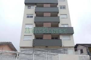 Apartamento com 78m², 2 dormitórios, 2 vagas, no bairro Vinhedos em Caxias do Sul para Alugar