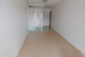 Apartamento com 78m², 2 dormitórios, 2 vagas, no bairro Vinhedos em Caxias do Sul para Alugar