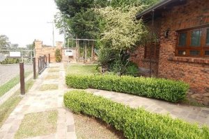 Casa com 400m², 3 dormitórios, 2 vagas, no bairro Santa Catarina em Caxias do Sul para Alugar