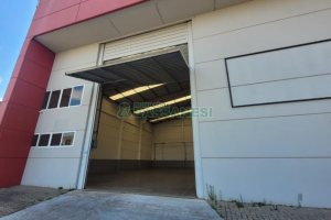 Pavilhão com 580m², 2 vagas, no bairro Cidade Nova em Caxias do Sul para Alugar