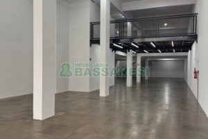 Sala com 600m², no bairro Centro em Caxias do Sul para Alugar