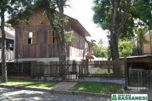 Casa com 250m², 7 dormitórios, 4 vagas, no bairro Santa Catarina em Caxias do Sul para Comprar