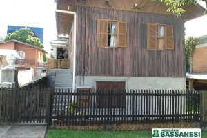 Casa com 250m², 7 dormitórios, 4 vagas, no bairro Santa Catarina em Caxias do Sul para Comprar