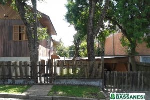 Casa com 250m², 7 dormitórios, 4 vagas, no bairro Santa Catarina em Caxias do Sul para Comprar