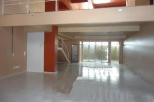 Loja com 234m², 3 vagas, no bairro Madureira em Caxias do Sul para Alugar