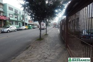 Casa com 240m², 2 dormitórios, no bairro Cruzeiro em Caxias do Sul para Comprar