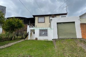 Casa com 160m², 2 dormitórios, 1 vaga, no bairro Rio Branco em Caxias do Sul para Comprar