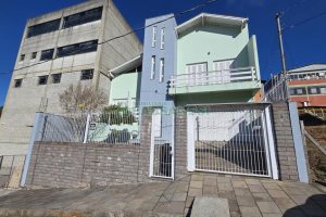 Casa com 265m², 4 dormitórios, 2 vagas, no bairro Sanvitto em Caxias do Sul para Comprar
