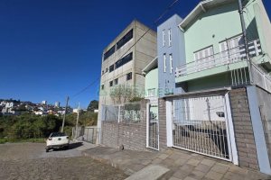 Casa com 265m², 4 dormitórios, 2 vagas, no bairro Sanvitto em Caxias do Sul para Comprar