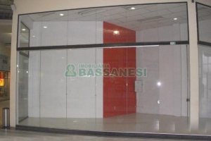 Loja com 31m², no bairro Desvio Rizzo em Caxias do Sul para Alugar